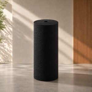 Rollo de lana de vidrio para ductos interiores, color negro de 1 pulgada de espesor colocado verticalmente sobre un fondo arquitectónico minimalista.